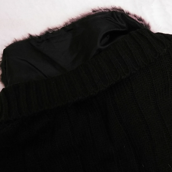 Black Fisherman Knit Sweater Vest with Faux Fur  -L - NWT - Picture 5 of 9